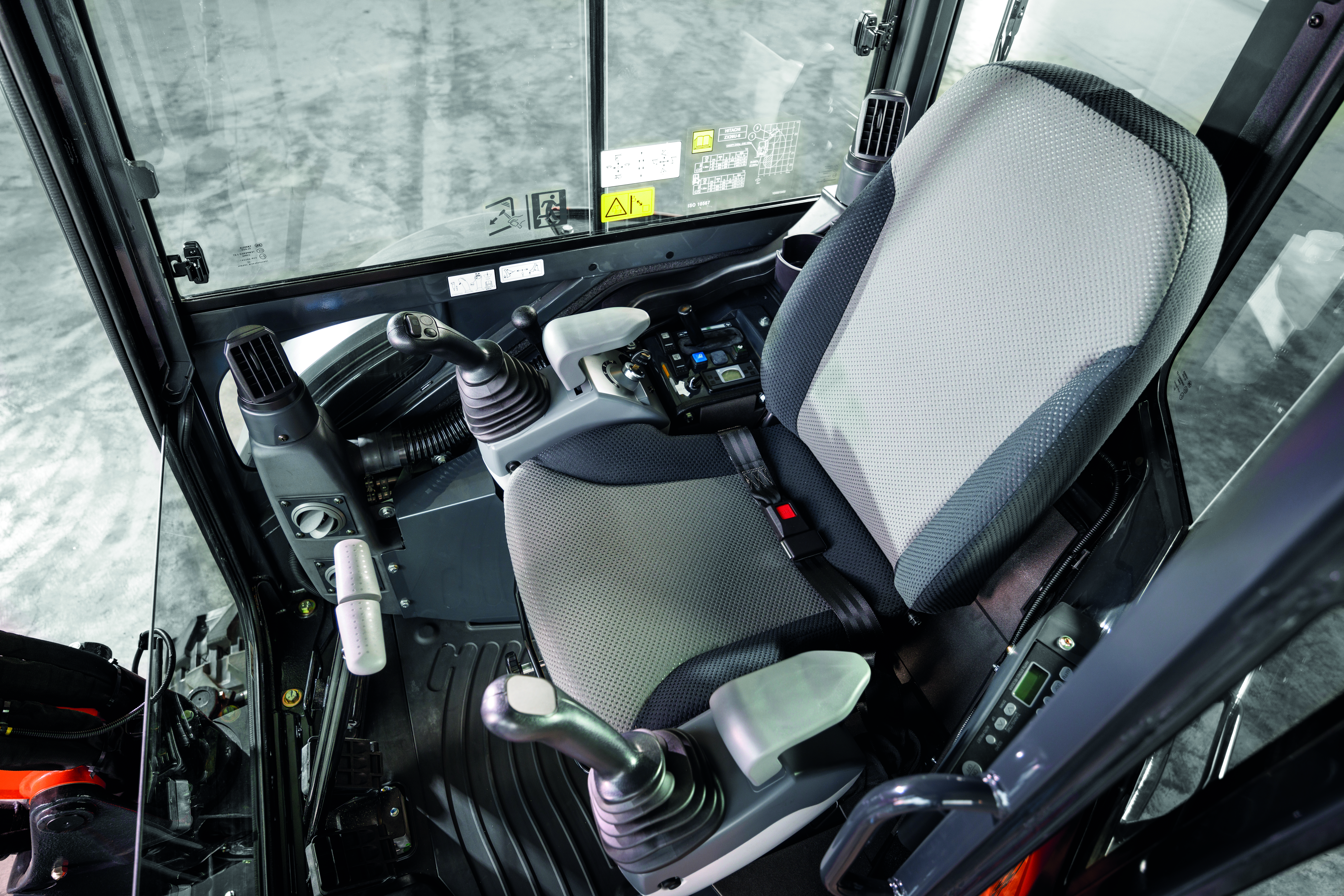 Kabina Hitachi ZX26U-6